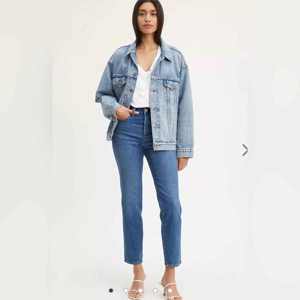 Levi's High Rise Straight Jeans in Medium Blue